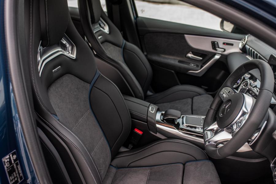 Интерьер Mercedes-AMG A35 4Matic Edition 1 (W177) 2019 года  (JP) (фото 23 из 57)